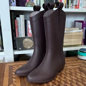 Stylish Chocolate Women's Winter Boots